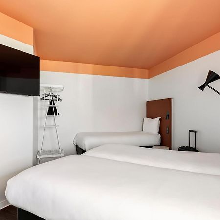 Ibis Nice Aeroport Promenade Des Anglais Exterior photo