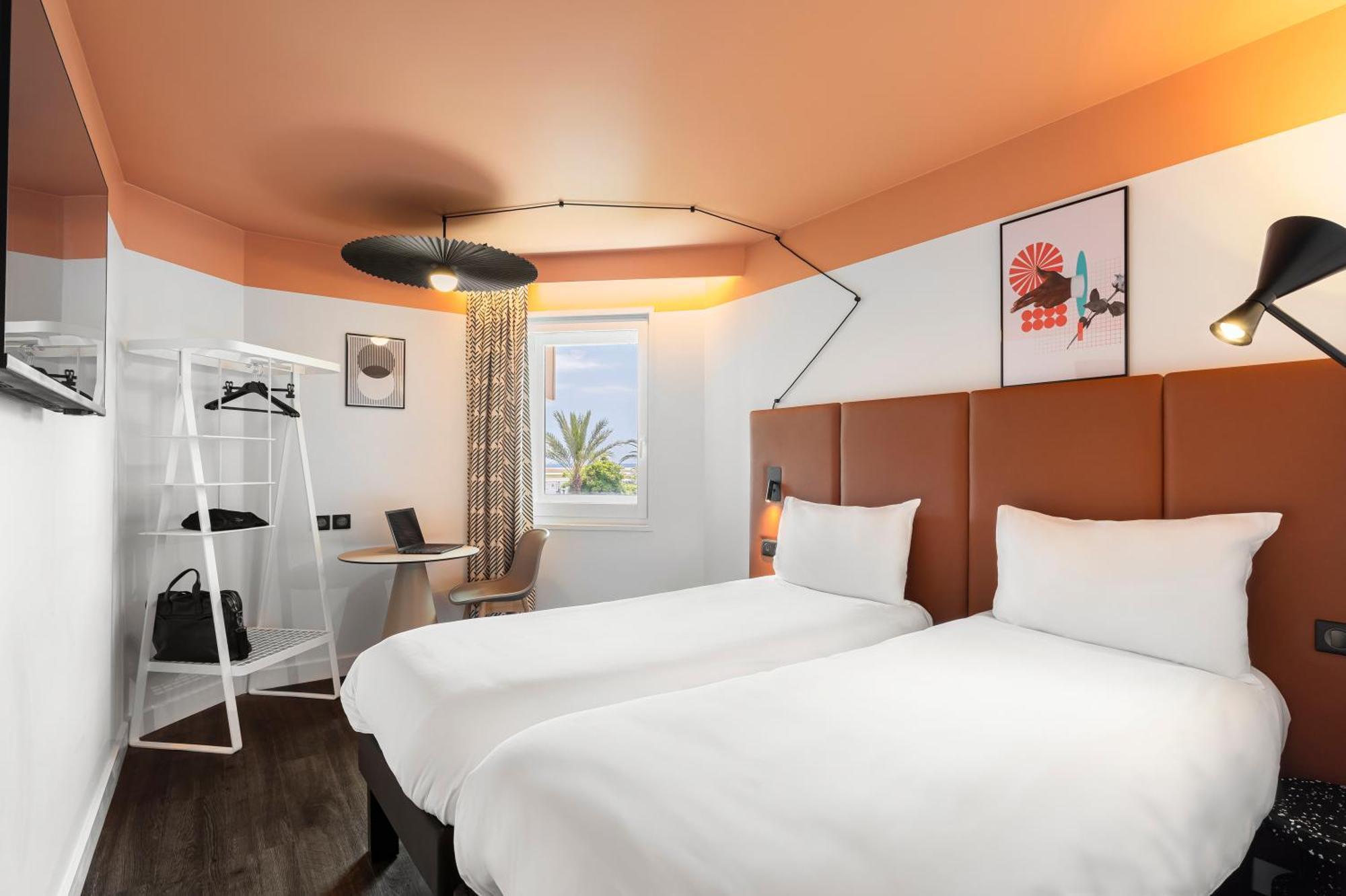 Ibis Nice Aeroport Promenade Des Anglais Exterior photo