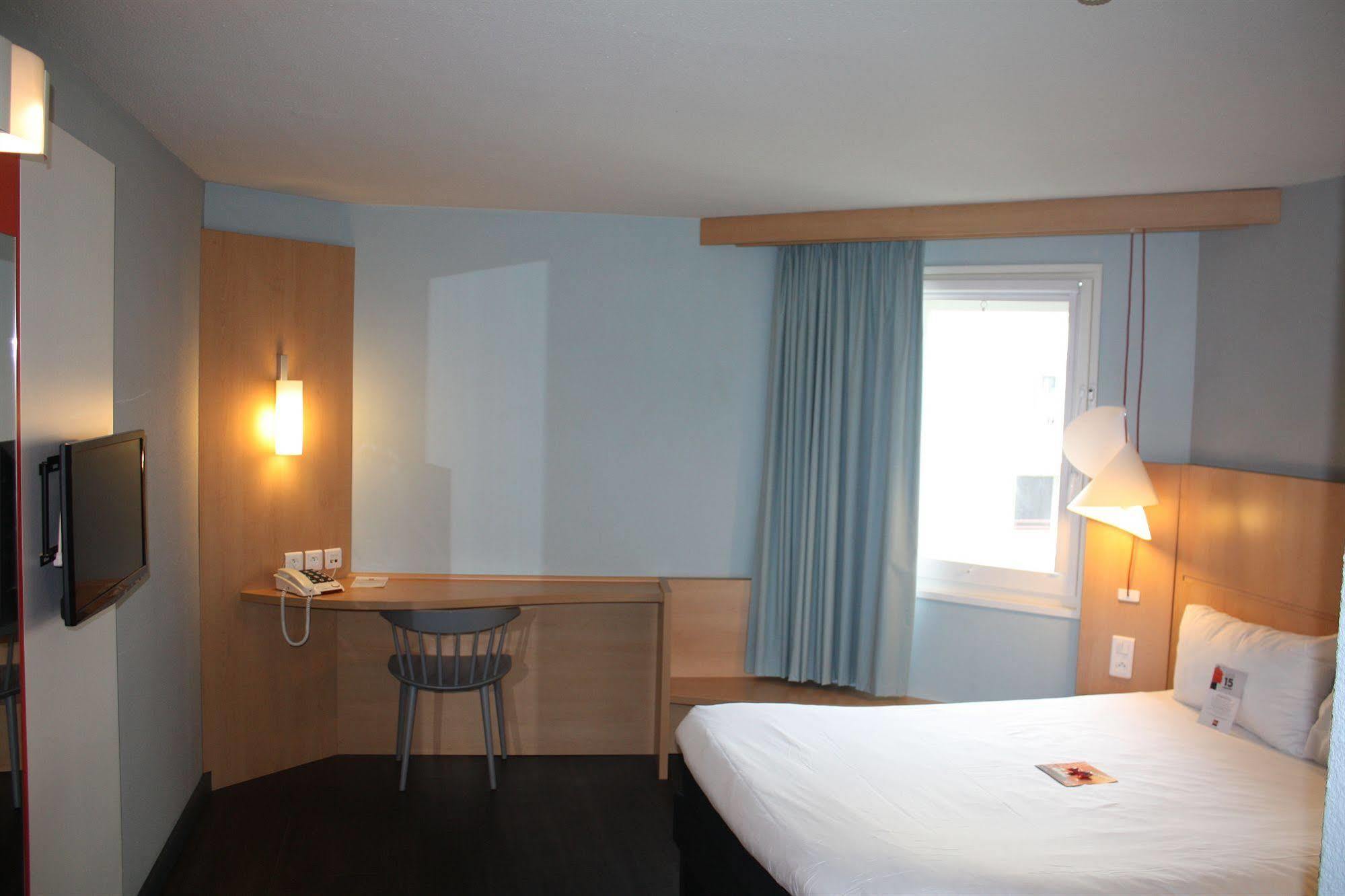 Ibis Nice Aeroport Promenade Des Anglais Exterior photo